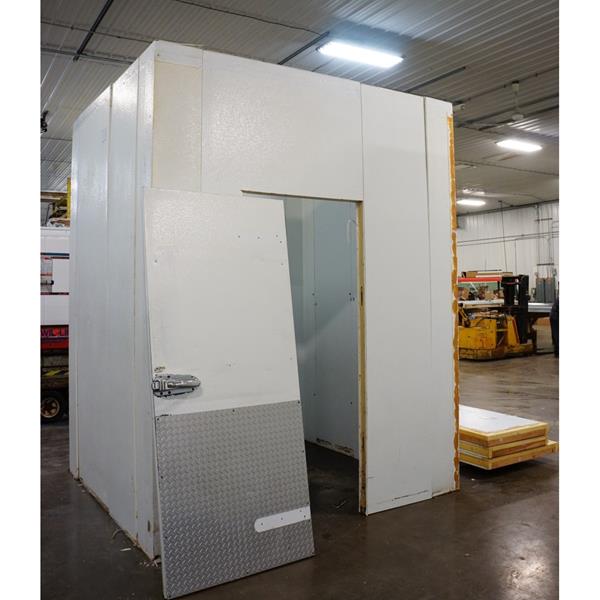 7&#39; x 8&#39; x 10&#39;4&quot;H Hussmann Walk-in Cooler with new condensing unit