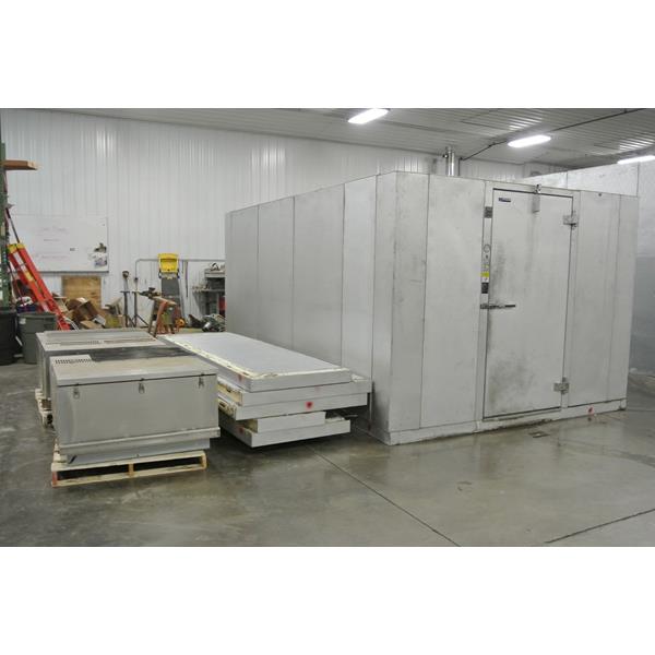 9'8"x15'5"x7'6"H MasterBilt Walkin Freezer (149 Sq. Ft.) Barr