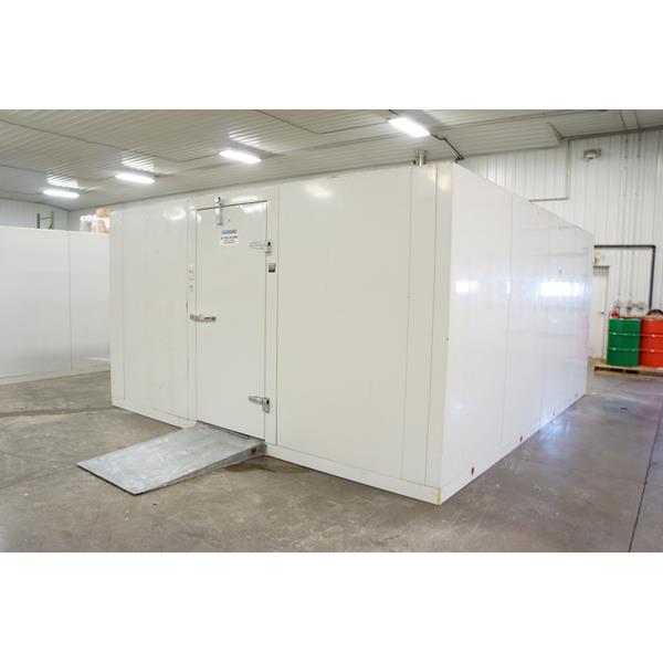 13'9" x 15'8" x 7'9"H Hobart Walkin Freezer (215 Sq. Ft.) Barr