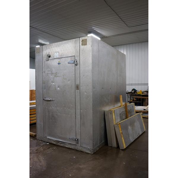 5&#39;10&quot; x 7&#39;9&quot; x 8&#39;8&quot;H (G) WA Brown Walk-in Freezer with Floor