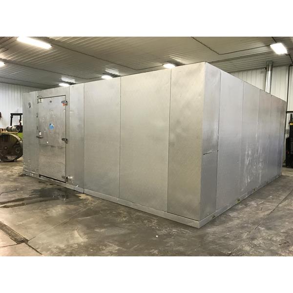 20'x20' Walkin Freezer with Floor Includes diamond plate.