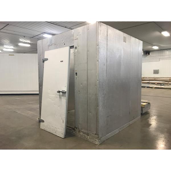 7&#39;9&quot; x 7&#39;9&quot; x 8&#39;8&quot;H WA Brown Walk-in Freezer with Floor