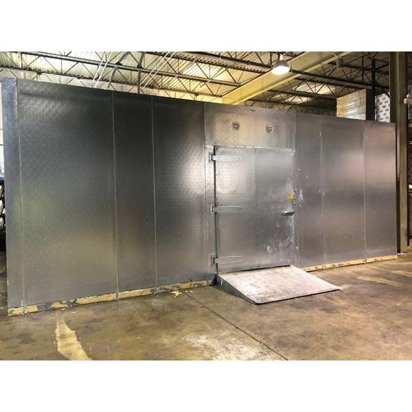 25'x30' Freezer walkin for warehouse storage.