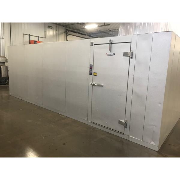 11&#39;7&quot; x 21&#39;2&quot; x 7&#39;6&quot;H American Panel Walk-in Freezer with Floor