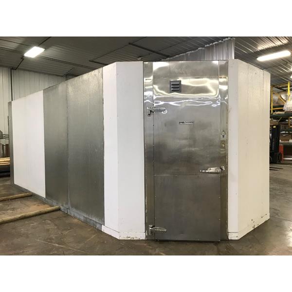 8&#39; x 22&#39; x 8&#39;11&quot;H (Irregular shape) Kysor-Needham Walk-in Cooler with Floor