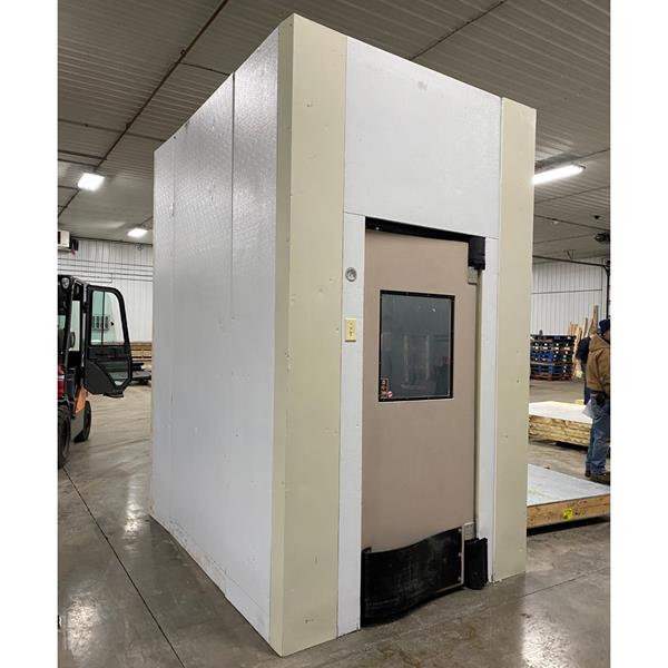 6&#39; x 8&#39;1&quot; x 10&#39;H Crown-Tonka Walk-in Cooler with new outdoor condensing unit