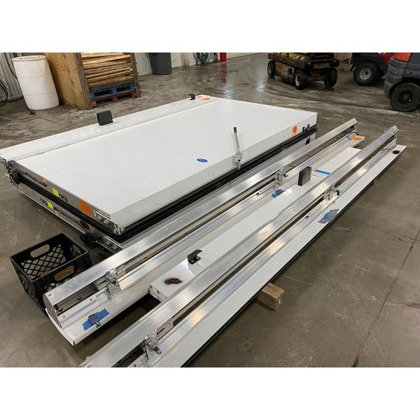 5&#39;6&quot; x 9&#39;H Manual Sliding Cooler-Freezer Door (Right hand slide)