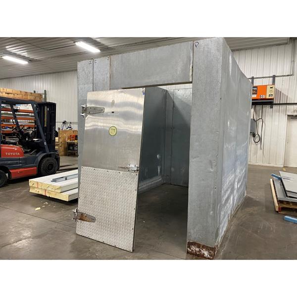 6&#39;10&quot; x 9&#39;8&quot; x 8&#39;4&quot;H Walk-in Cooler with new refrigeration system