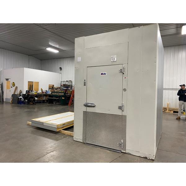 6&#39;2&quot; x 7&#39;9&quot; x 9&#39;6&quot;H Bally Walk-in Freezer with Floor