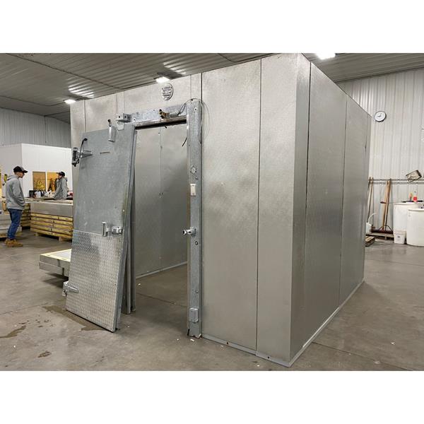 9&#39;8&quot; x 9&#39;8&quot; x 8&#39;5&quot;H Brown Walk-in Cooler