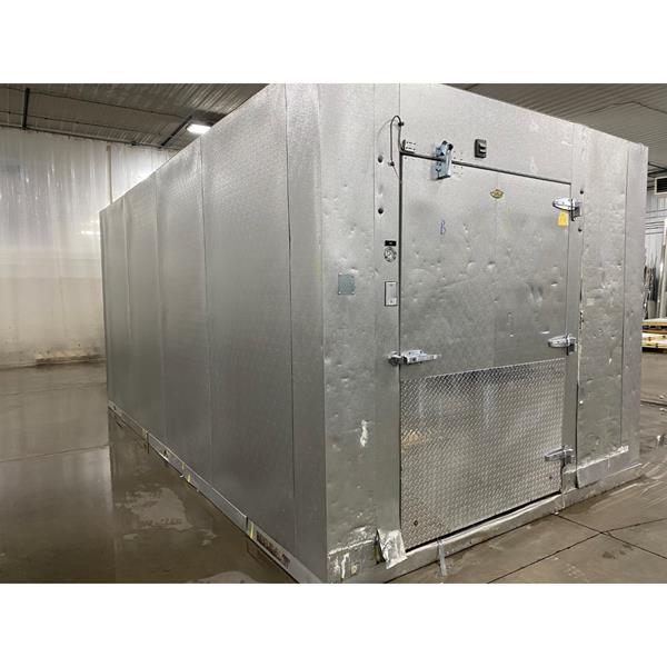 9&#39;8&quot; x 17&#39;4&quot; x 8&#39;8&quot;H Brown Walk-in Cooler with Floor