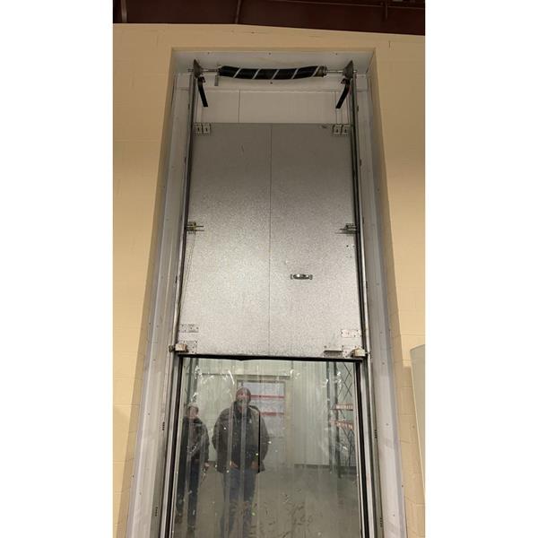 5&#39; x 8&#39;H Manual Vertical Lift Overhead Cooler Door