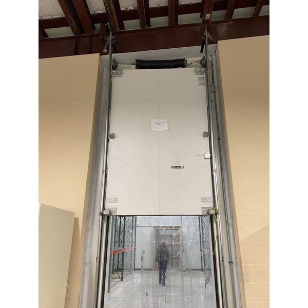 5&#39; x 8&#39;H Manual Vertical Lift Overhead Cooler Door