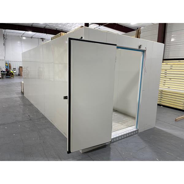 8&#39;3&quot; x 21&#39;4&quot; x 8&#39;h  Walk-in Freezer with Floor (scratch and dent)