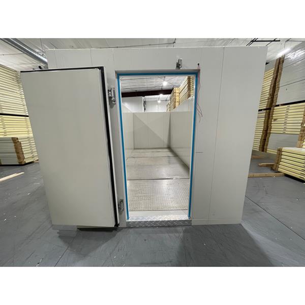 8'3" x 21'4" x 8'h Walkin Freezer with Floor (scratch and dent) (174 Sq. Ft.) Barr Commercial