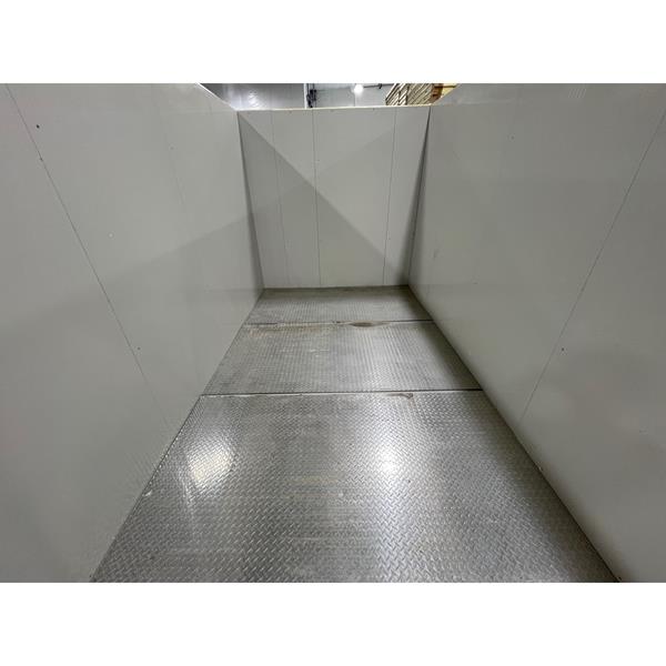 8'3" x 21'4" x 8'h Walkin Freezer with Floor (scratch and dent) (174 Sq. Ft.) Barr Commercial
