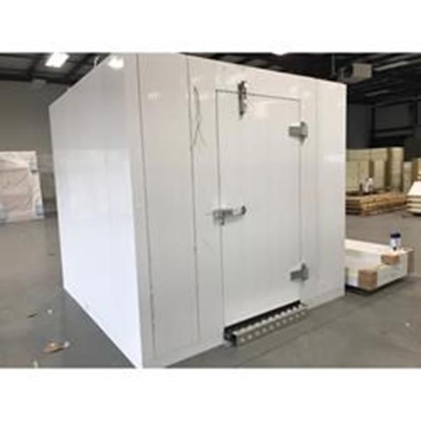 8&#39;3&quot; x 8&#39;3&quot; x 8&#39;H Walk-in Freezer with Floor