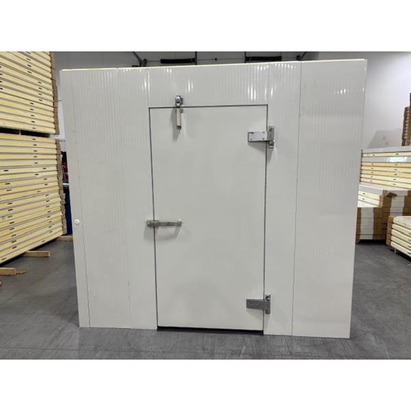 4&#39;11&quot; x 8&#39;3&quot; x 8&#39;H Walk-in Cooler 