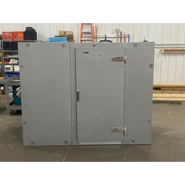 3&#39;10&quot; x 7&#39; x 5&#39;7&quot;H Walk-in Cooler with Floor